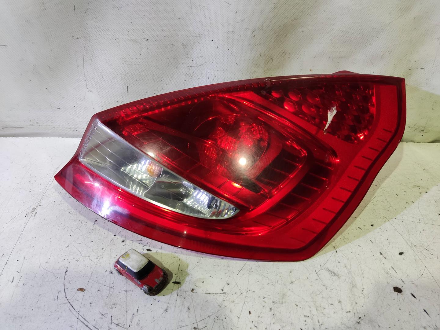 FORD Fiesta 5 generation (2001-2010) Rear Right Taillight Lamp 8A6113404AE 19153752
