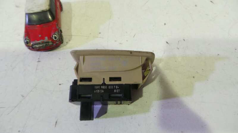 BMW 3 Series E90/E91/E92/E93 (2004-2013) Front Right Door Window Switch 6935564, 159798000227B, 3PINES 19135317