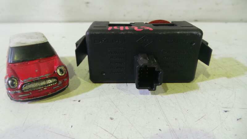 AUDI Clio 2 generation (1998-2013) Hazard button 8200214896A, DELPHI 19120410