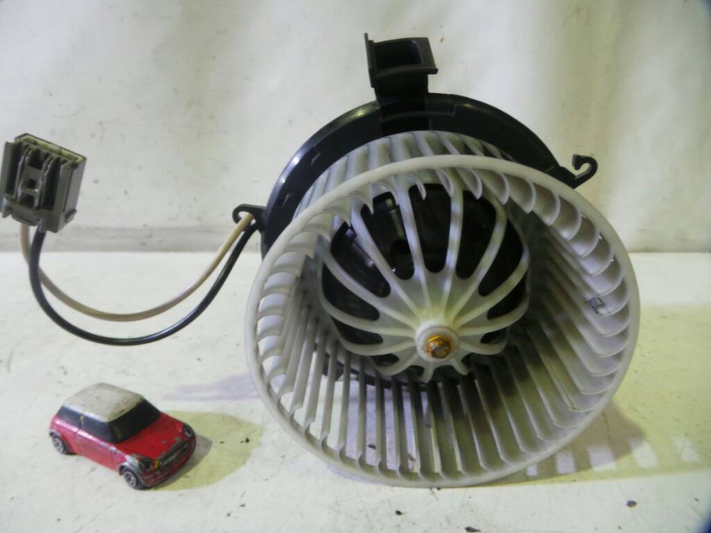OPEL Astra J (2009-2020) Нагревательный вентиляторный моторчик салона U7253002, BEHR 18995275