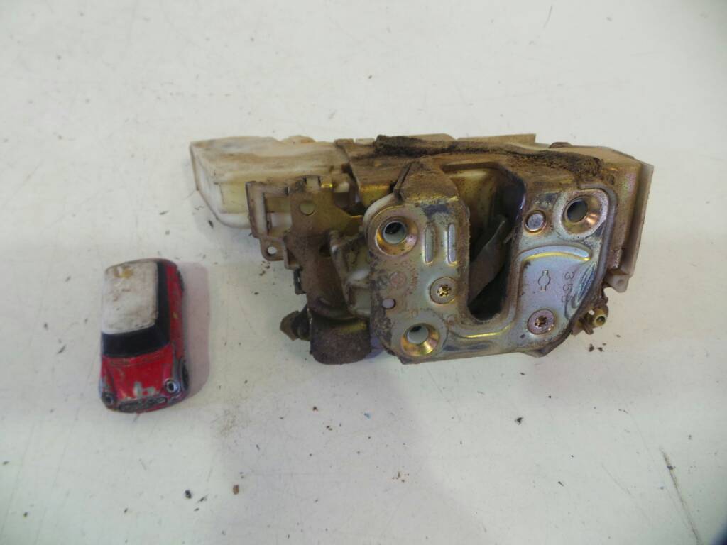 FORD USA Navara D22 (1997-2005) Front Right Door Lock 805525P003,89-A822,2PINES 19020098