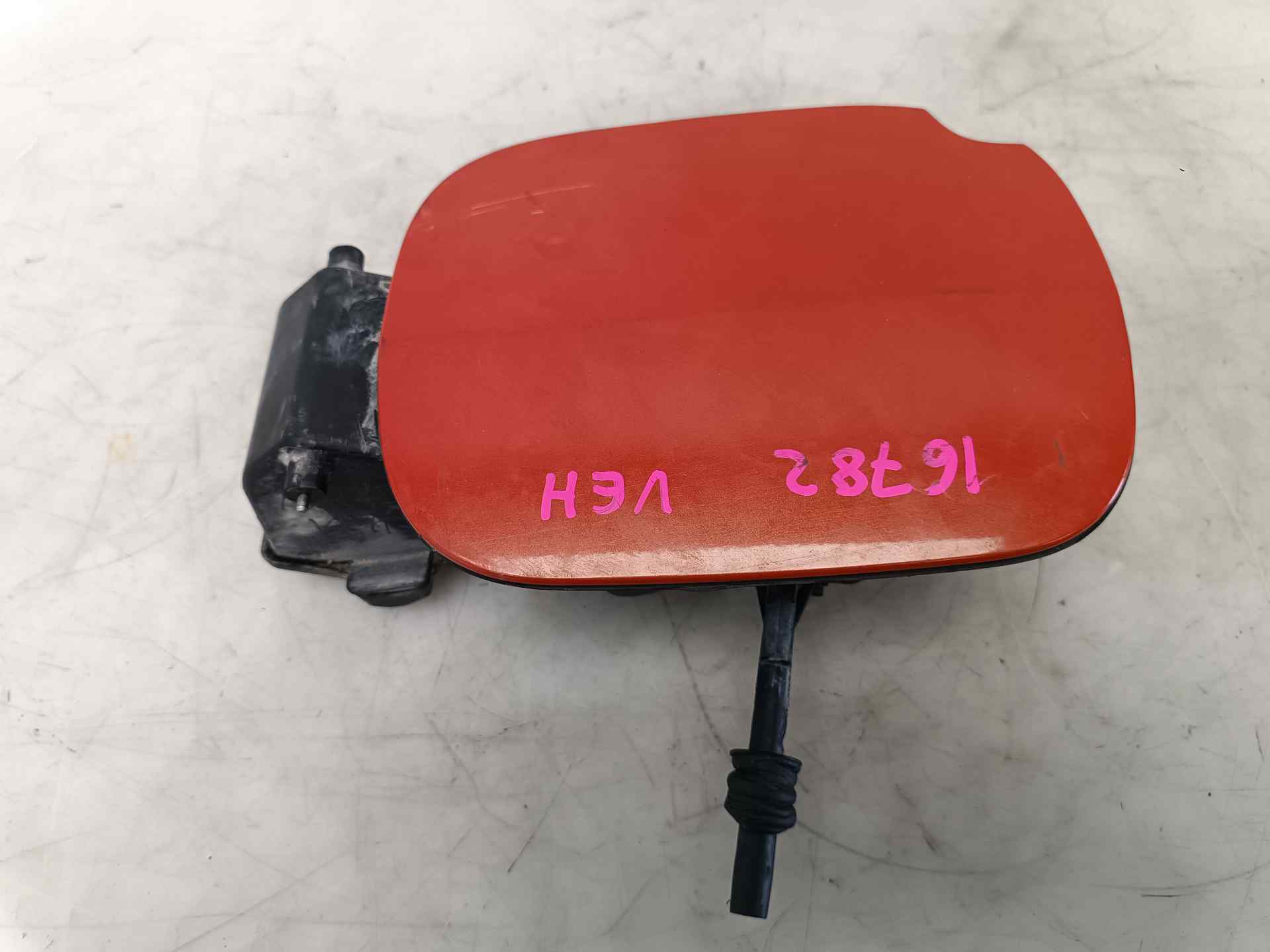 AUDI A8 D2/4D (1994-2002) Fuel tank cap 8200383466, 8200383466, 8200290092 25915365