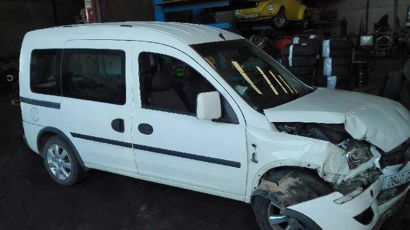 OPEL Combo C (2001-2011) Kairė šoninių durų išorinė rankenėlė 24578690