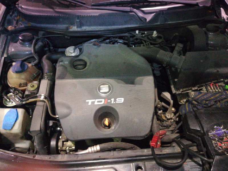 SEAT Toledo 2 generation (1999-2006) Противотуманка бампера передняя правая 1M0941700A, 67742840, VALEO 19110285