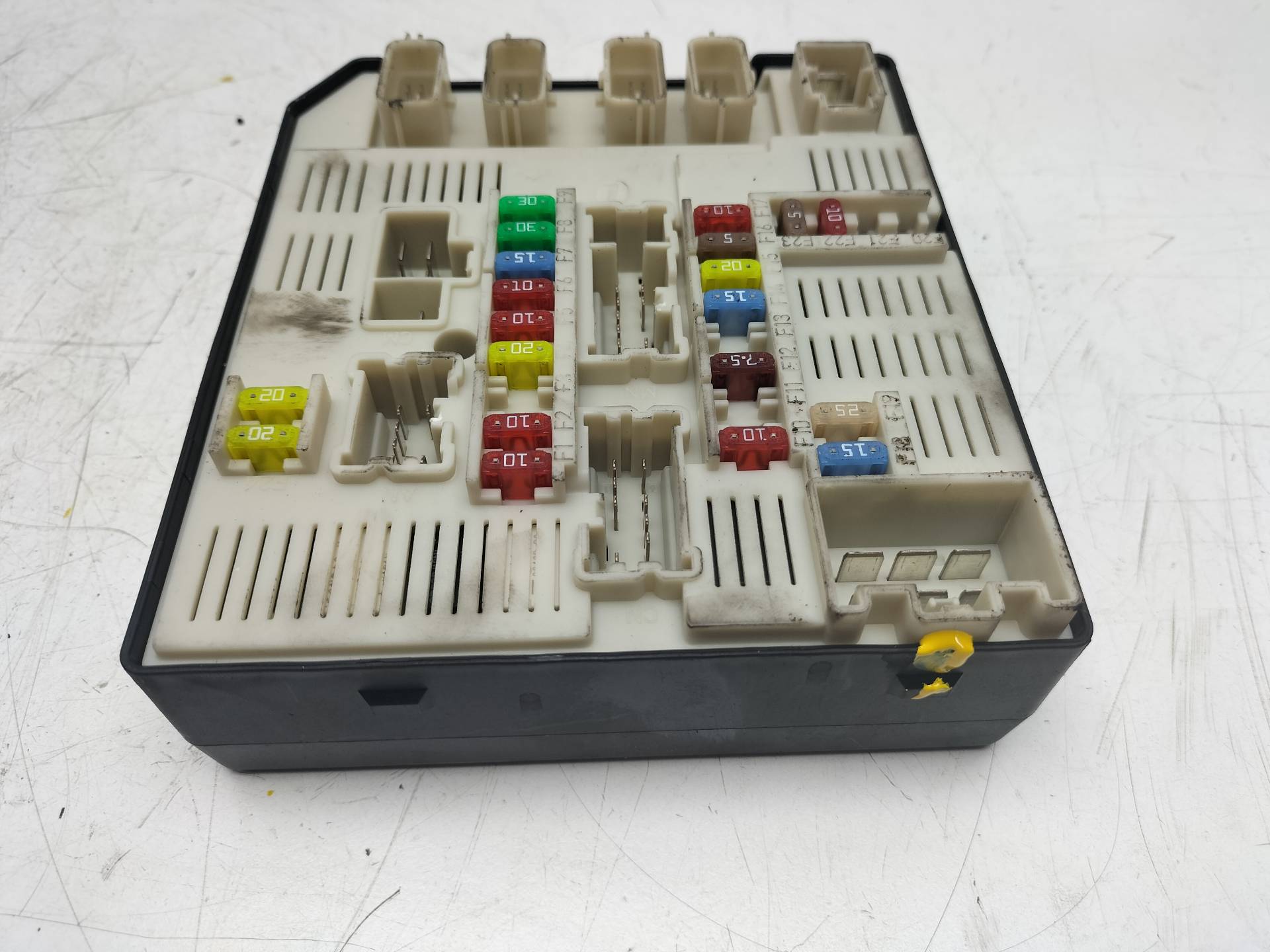 RENAULT Laguna 3 generation (2007-2015) Fuse Box 284B63984R 19285377