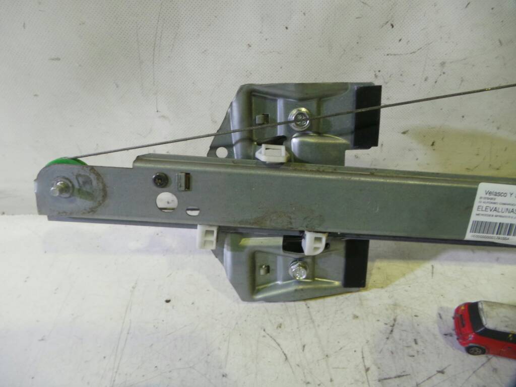 MERCEDES-BENZ Sprinter Front Right Door Window Regulator A0068205542, A9067200146, 2PINES 18991188