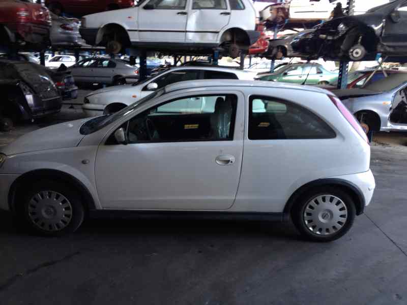 RENAULT Corsa C (2000-2006) Oikea takavalo 19039021