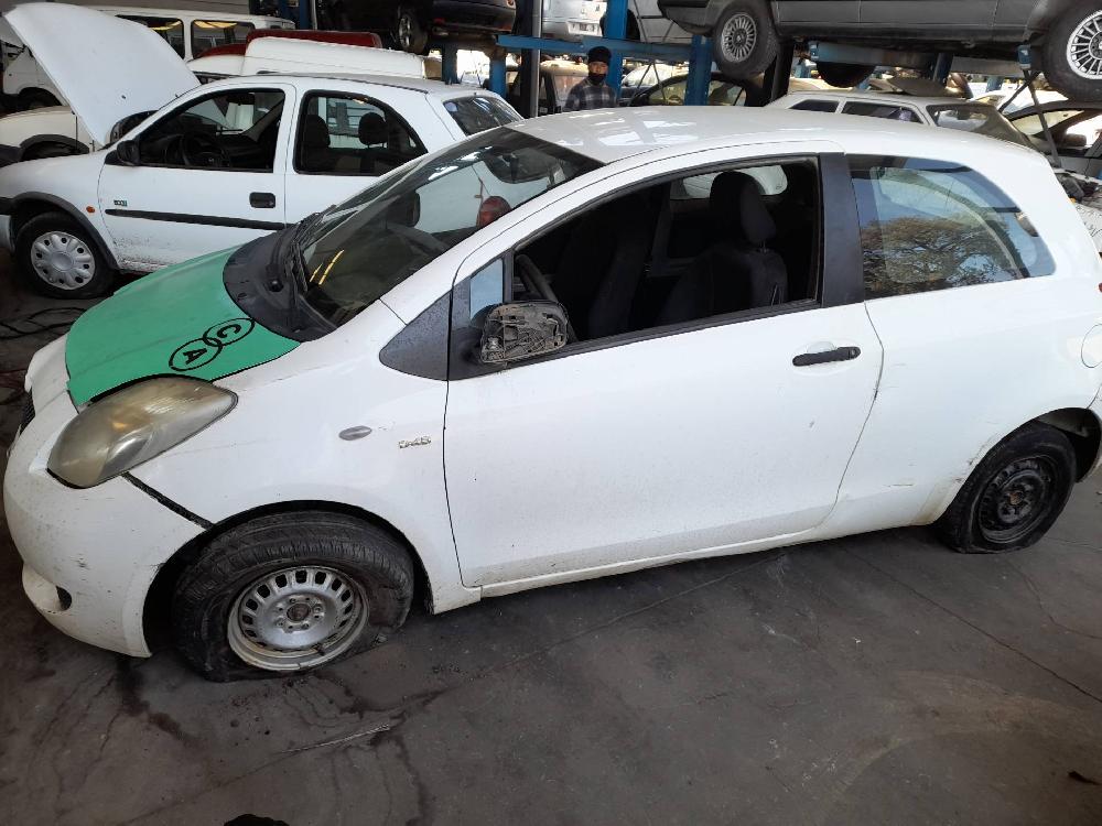 TOYOTA Yaris 2 generation (2005-2012) Стеклоподъемник передней левой двери 857020F010,AV2621002730 19009257