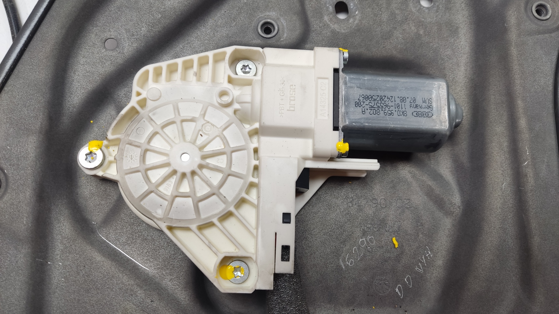 SKODA Superb 2 generation (2008-2015) Front Right Door Window Regulator 8K0959802A 24581175