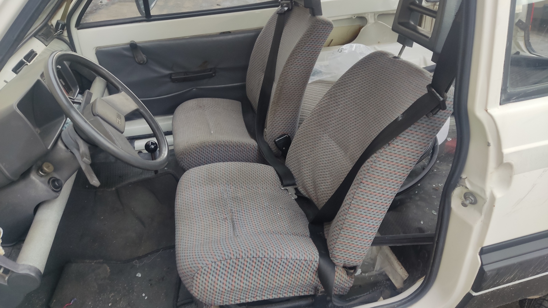 SEAT Uno 1 generation (1983-1995) Korkeajännitesytytyspuola 9220332706,9220332706,U1079261N 24584504