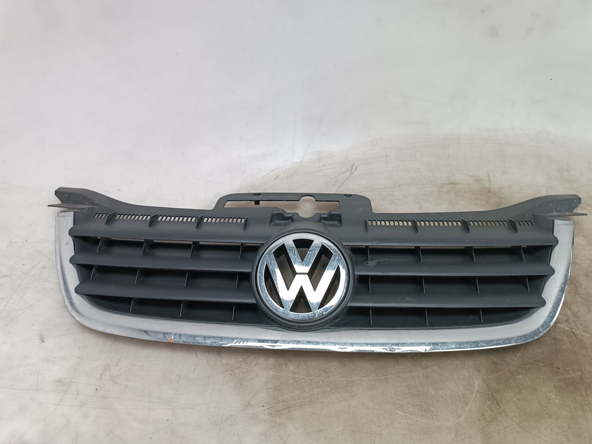 VOLKSWAGEN Решітка радіатора 1T0853601 25717836