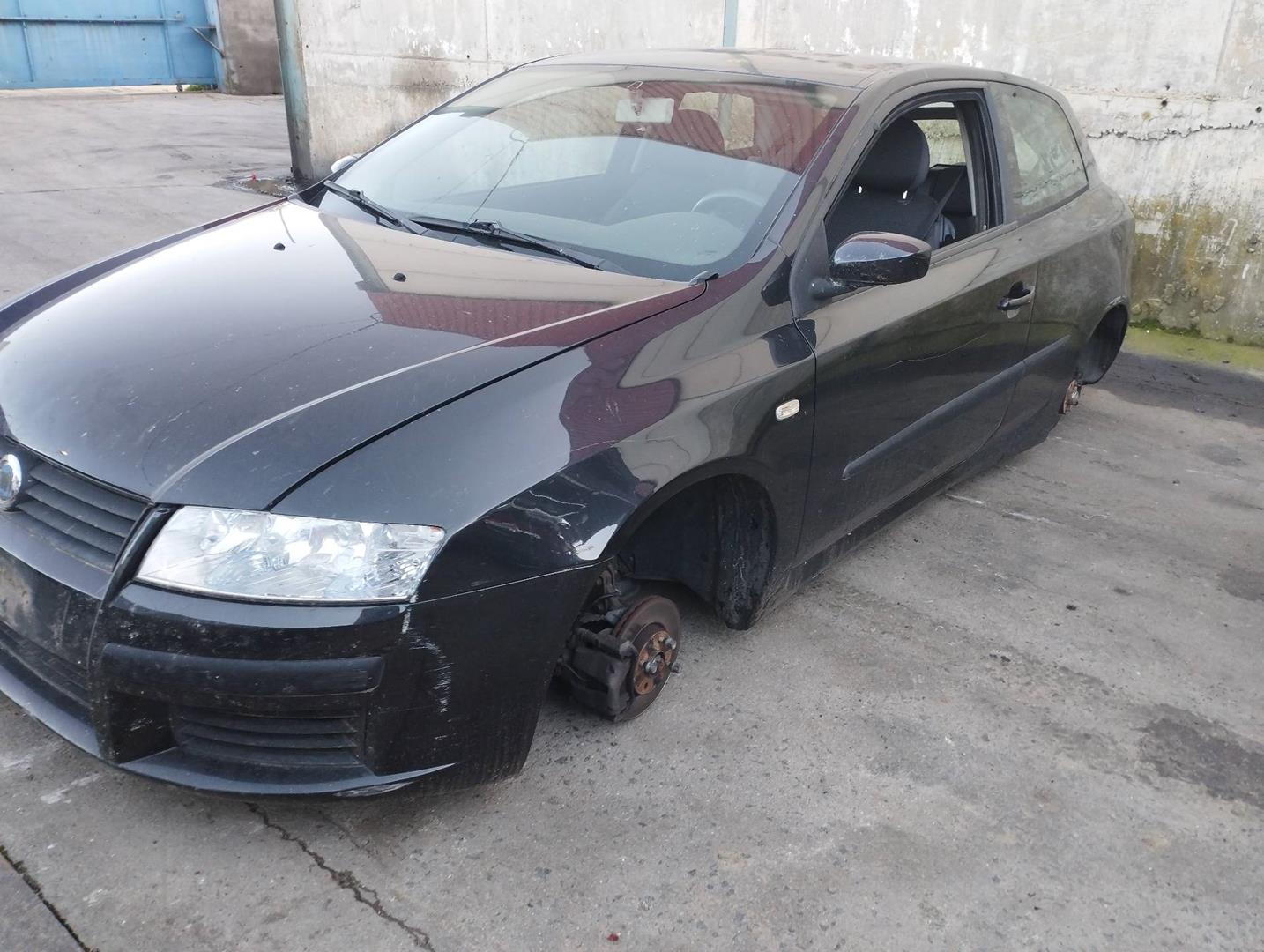 FIAT Stilo 1 generation (2001-2010) Saugiklių dėžė 51711819 24581121