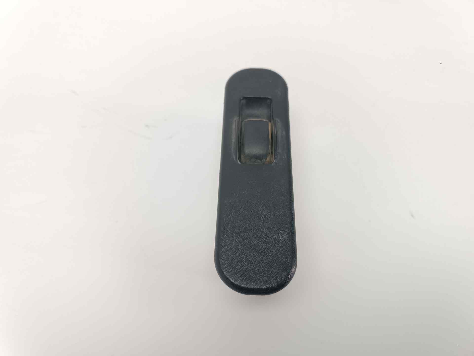 MITSUBISHI L200 3 generation (1996-2006) Кнопка стеклоподъемника задней правой двери MR228167, 513831 24583868