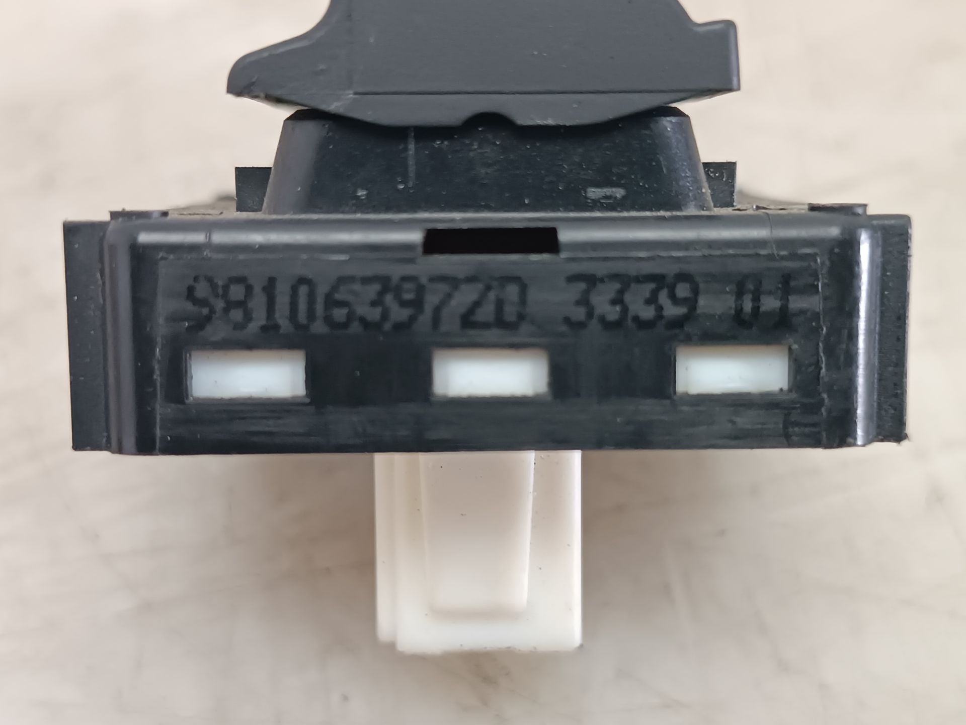 PEUGEOT 1 generation (2014-2024) Кнопка стеклоподъемника передней левой двери 25376271