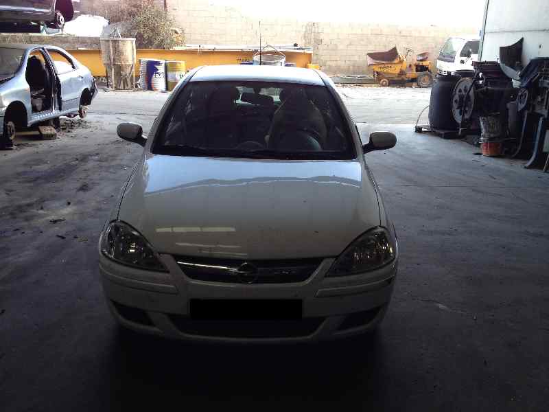 RENAULT Corsa C (2000-2006) Oikea takavalo 19039021