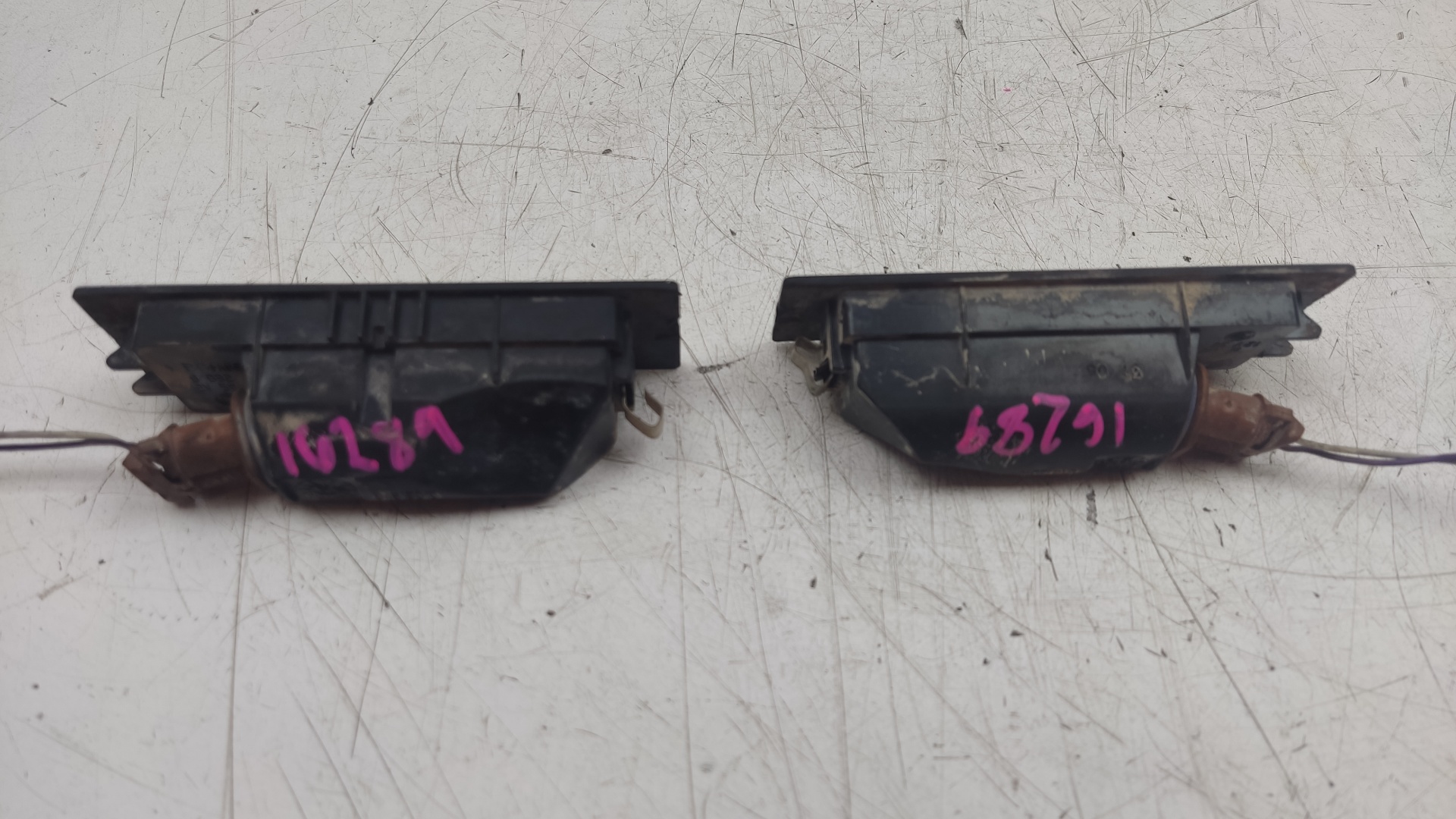 NISSAN GT 937 (2003-2010) License Plate Lights 04613010 19545546