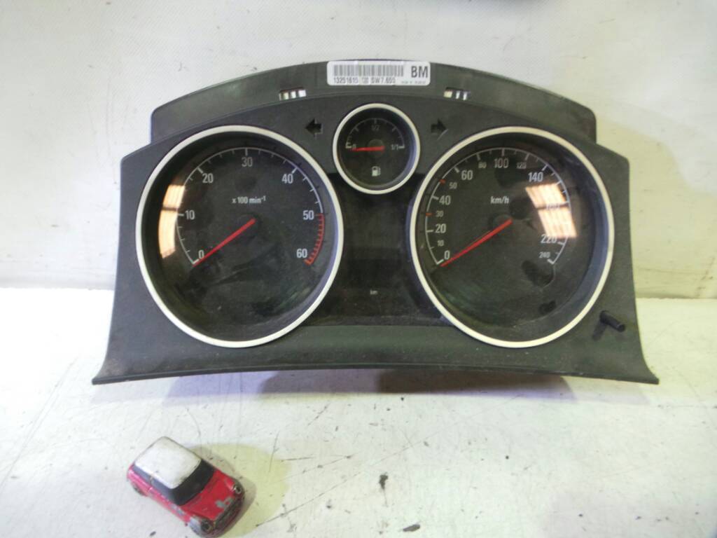 OPEL Astra J (2009-2020) Speedometer 13251615 18987046