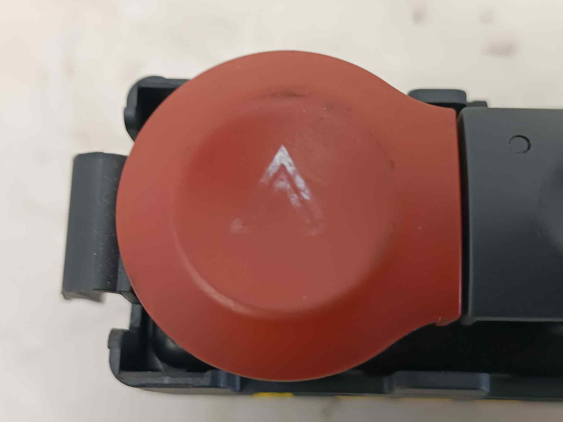 AUDI A8 D2/4D (1994-2002) Hazard button 8200214896A,8200214896A 25915526