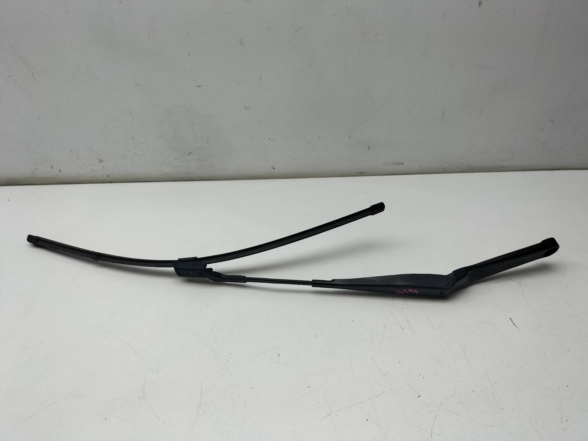 SKODA Superb 2 generation (2008-2015) Front Wiper Arms 3392125674 24581202