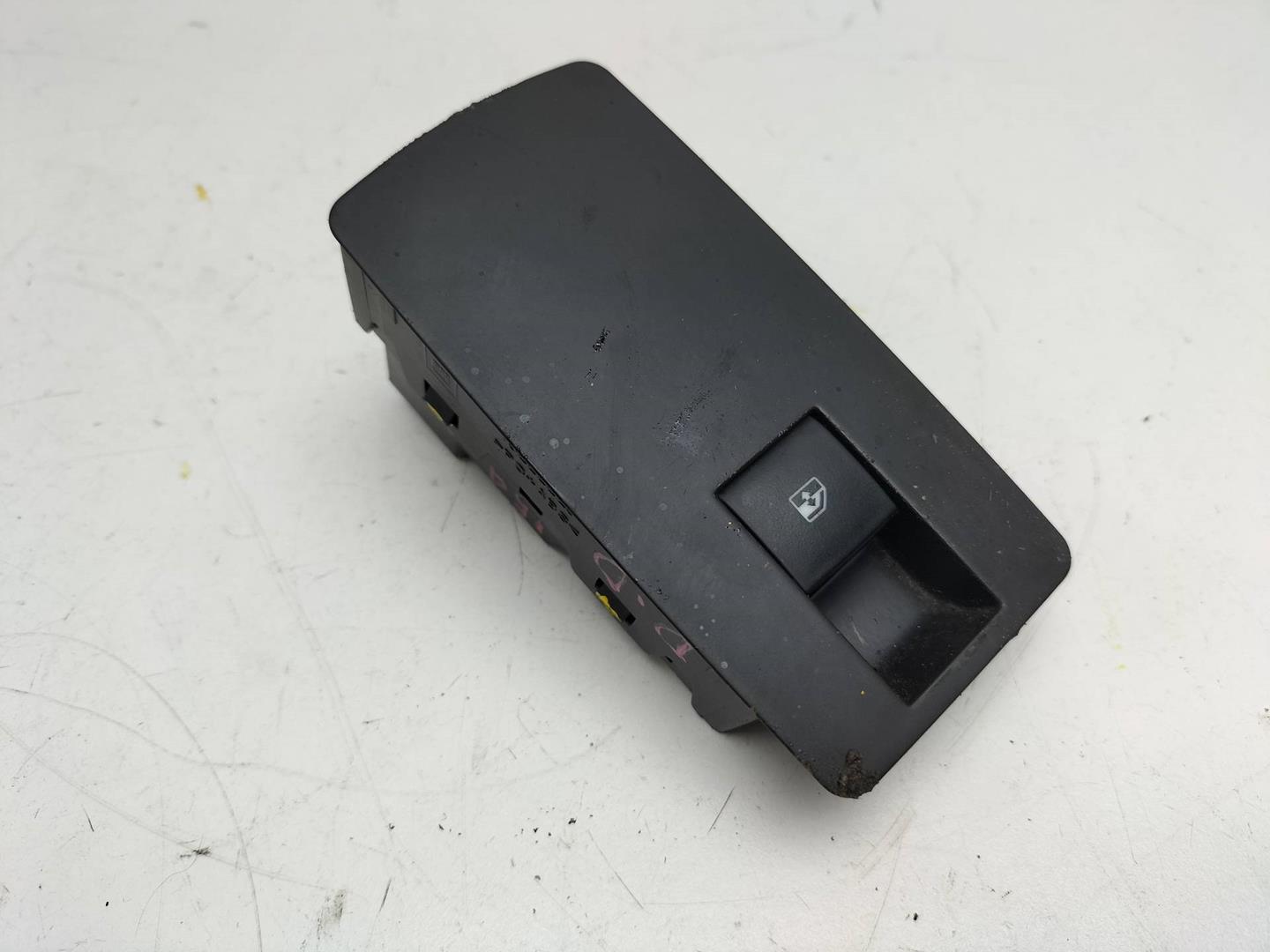 MERCEDES-BENZ Insignia A (2008-2016) Front Right Door Window Switch 13301886, 211399, 9074 19208301