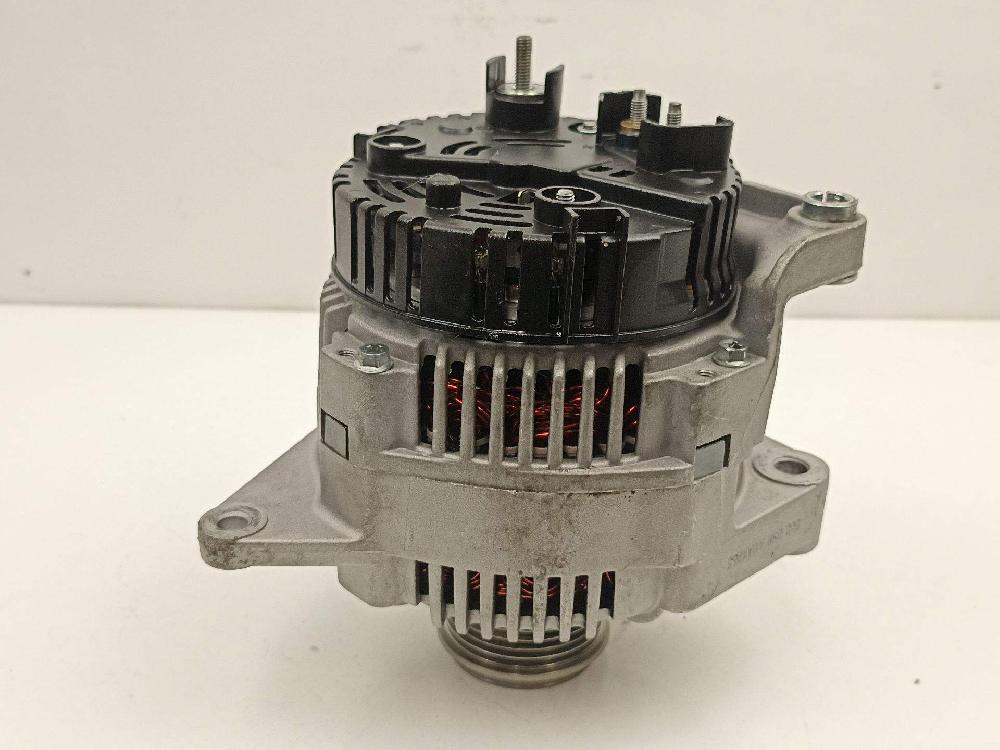 Alternador F8Q 620,F8Q 622,F8Q 624 7700436626 de Renault Megane i classic (la0/1_) 1997-2001 64 CV con 287493 km - pieza usada