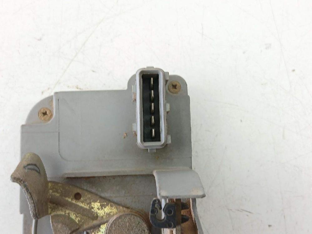 Cerradura puerta trasera derecha DHY (XUD9TE) 913856 de Peugeot 306 hatchback (7a, 7c, n3, n5) 1993-2003 90 CV con 401715 km - pieza usada